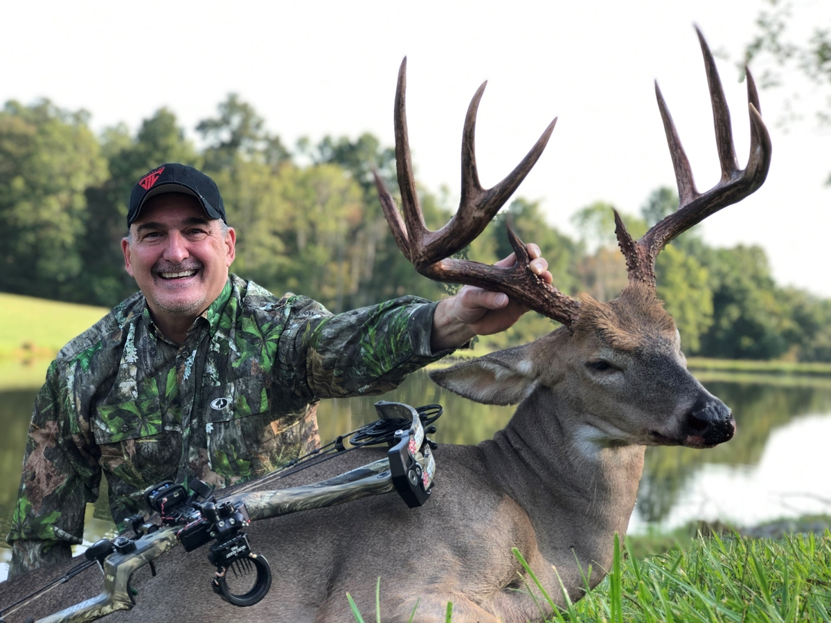 Hunts  Tad Ladd West Kentucky Whitetails with Kentucky Deer Rut Dates